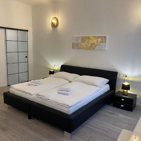 Fancy Apartment In The City Center Вена Экстерьер фото