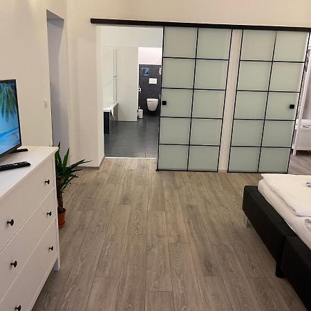 Fancy Apartment In The City Center Вена Экстерьер фото