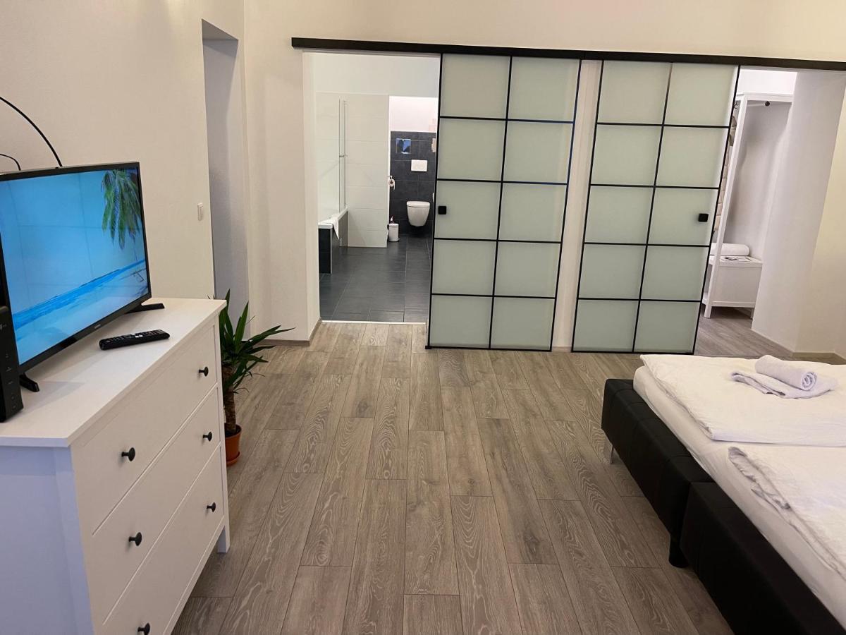 Fancy Apartment In The City Center Вена Экстерьер фото