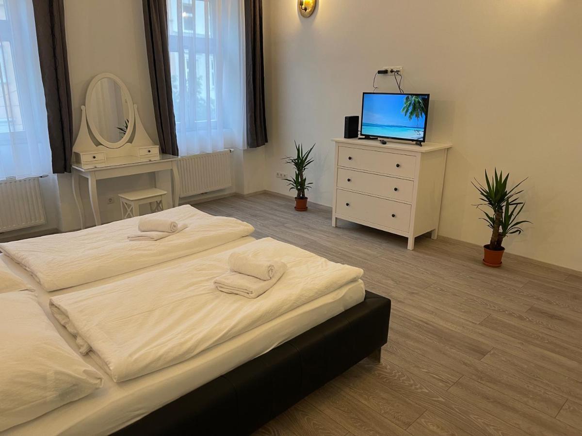 Fancy Apartment In The City Center Вена Экстерьер фото